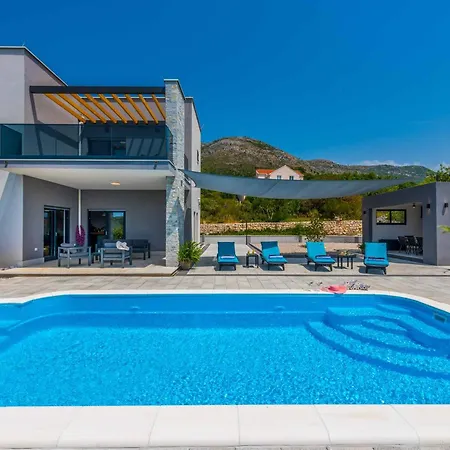 Villa Whimsical Waters