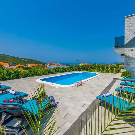 Whimsical Waters Villa *