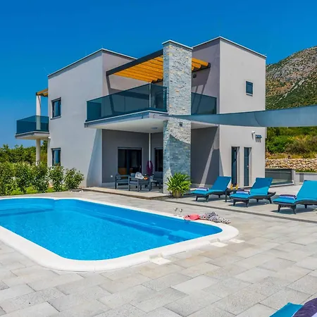 Villa Whimsical Waters